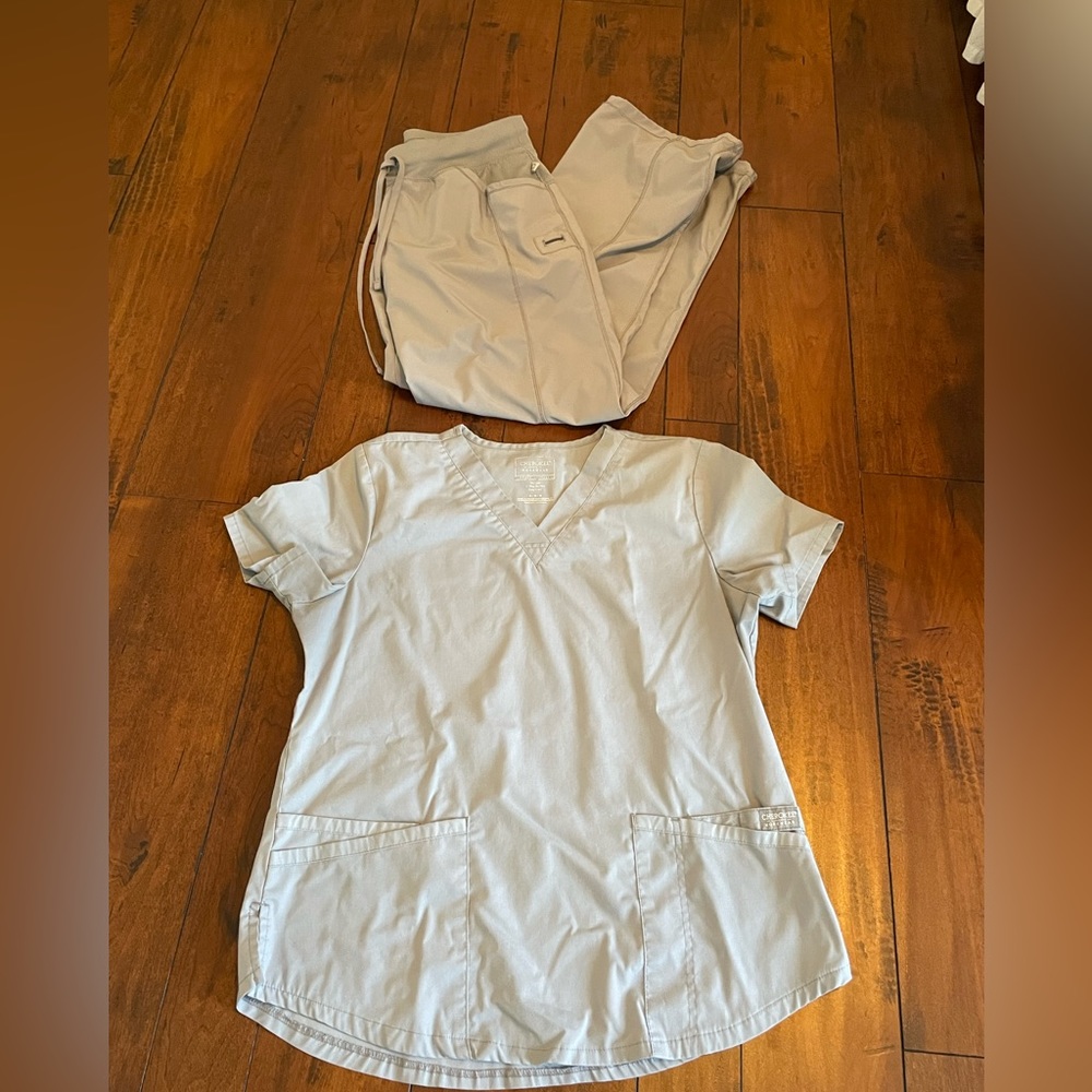 Women’s light grey scrub set